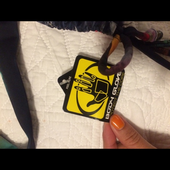 BODY GLOVE SWIM SUIT - Picture 3 of 4